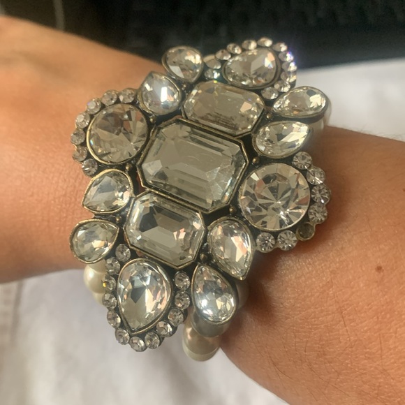 4/$25 Faux pearl bracelet with decorative stones - Picture 2 of 3